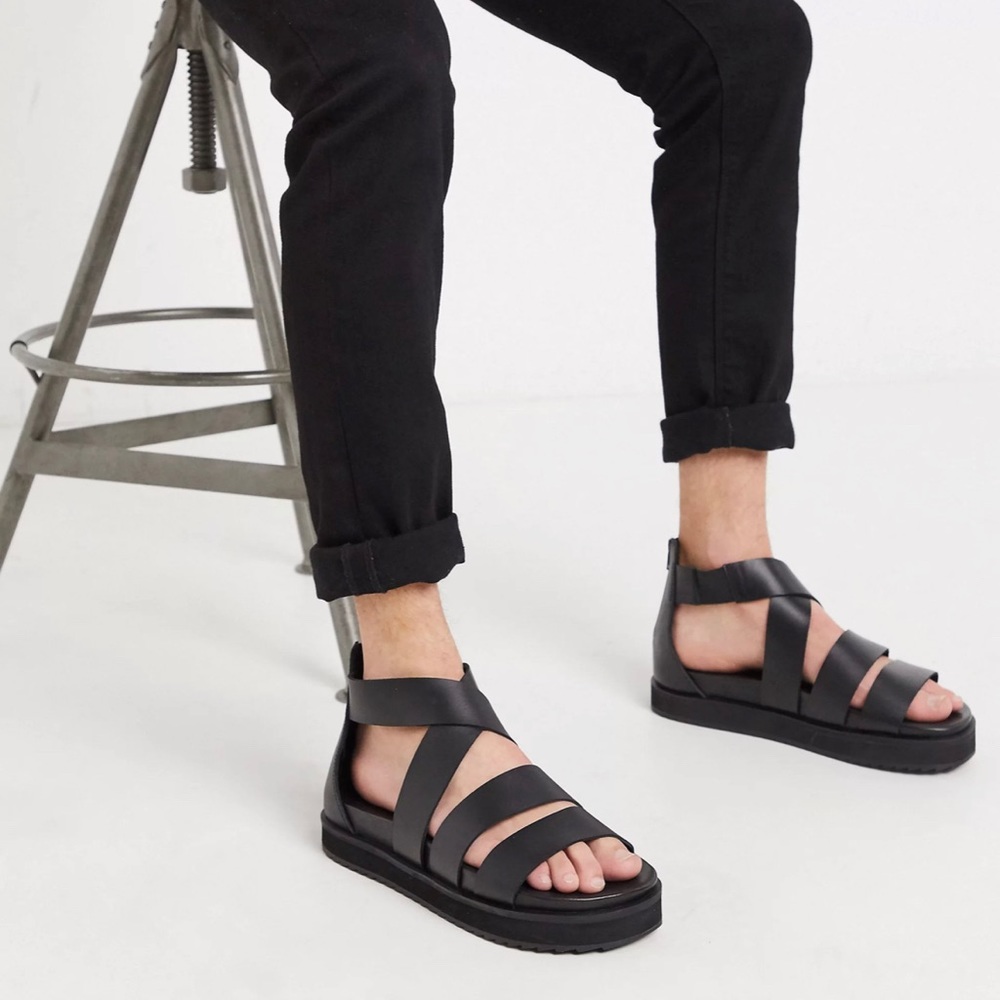 NWT Black strappy platform sandals. Size 8 but fits like 9